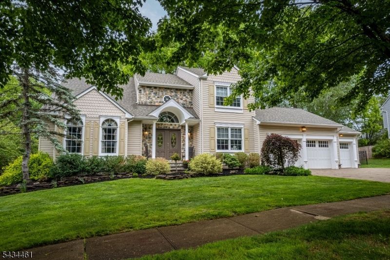 22 Hawthorn Dr, Roxbury, NJ 07876 Main Photo