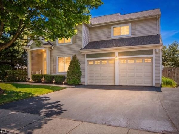 27 Country Lake Dr, Jefferson, NJ 07438