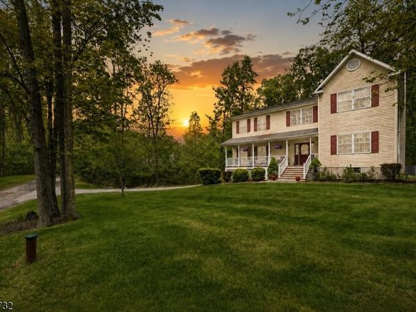 1 Foley Dr, Hampton, NJ 07860