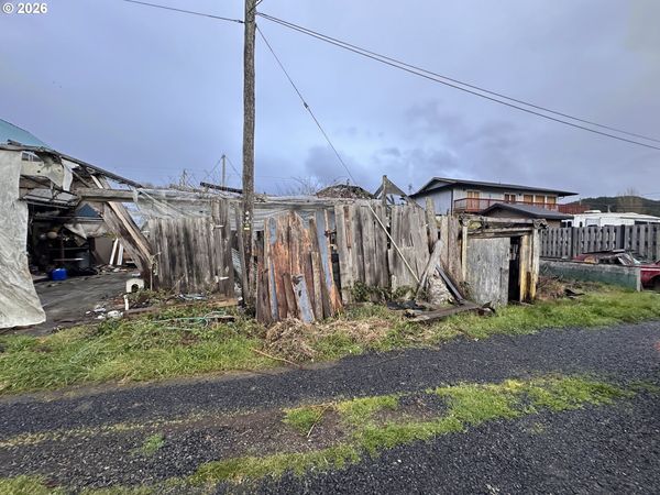 775 BROADWAY AVE, Unit 1, Winchester Bay, OR 97467