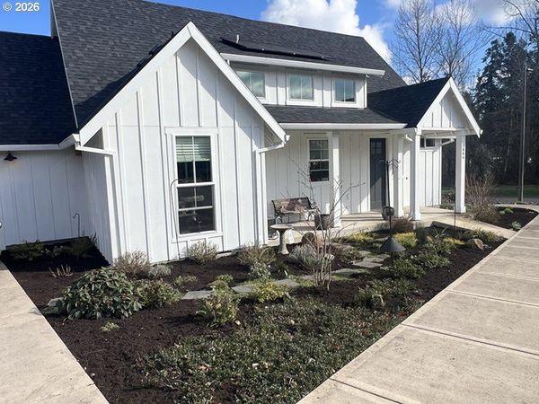 1864 JOHN MUIR CIR, Salem, OR 97302