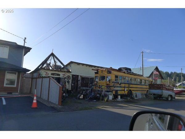 785 BROADWAY AVE, Winchester Bay, OR 97467