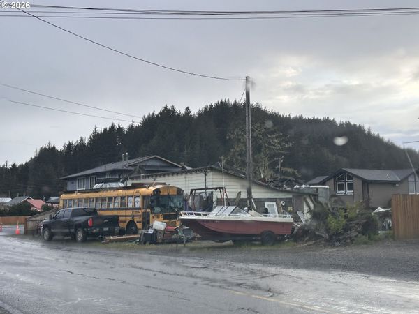 785 BROADWAY AVE, Winchester Bay, OR 97467