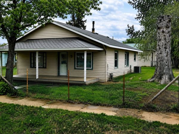 395 CENTER ST, North Powder, OR 97867