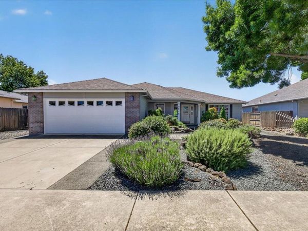 2618 Rabun Way, Central Point, OR 97502