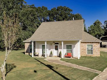 32810 Poplar Ct, Denham Springs, LA 70706