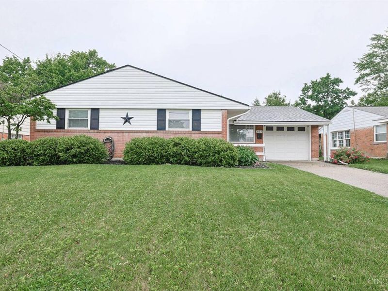 877 Tivoli Lane, Springdale, OH 45246 Photo 1