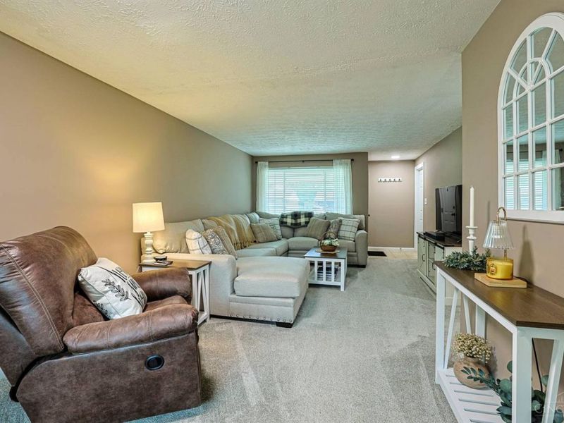877 Tivoli Lane, Springdale, OH 45246 Photo 7