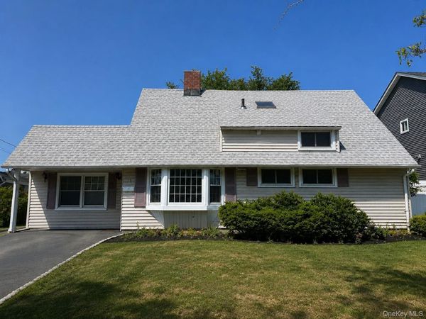 11 Acre Lane , Hicksville, NY 11801
