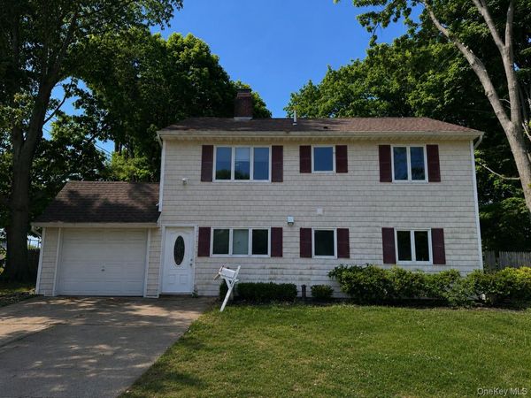 120 Ball Park Lane , Hicksville, NY 11801