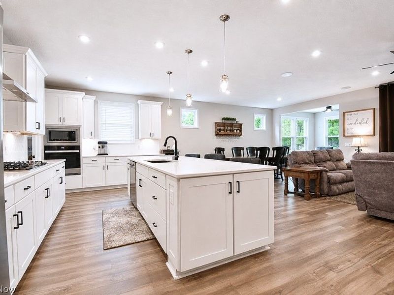 8208 Mustang Lane, Mentor, OH 44060 Photo 7