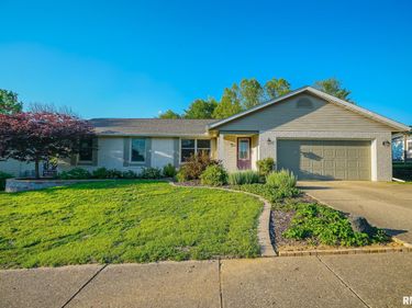 2102 CORDOVA Court, Pekin, IL 61554