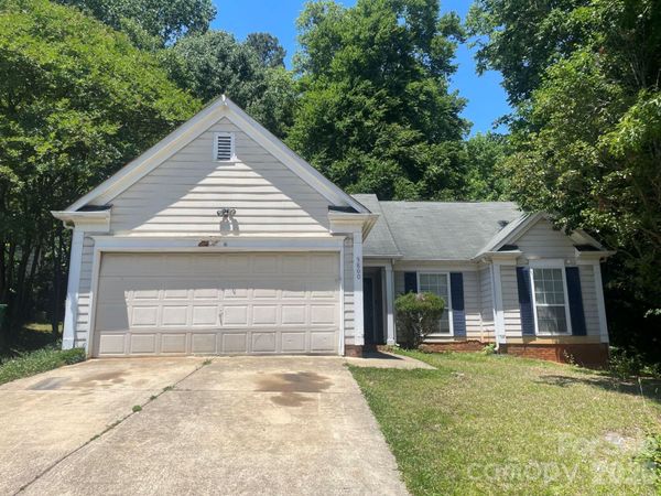 5800 Pennycross Lane , Charlotte, NC 28216