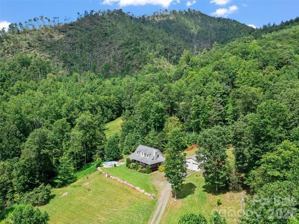 2216 Beans Creek Road , Bakersville, NC 28705