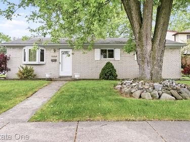 9384 Elaine Court, Taylor, MI 48180