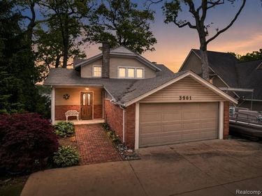 3961 Lakewood Drive, Waterford Twp, MI 48329
