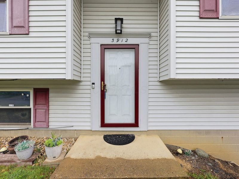 3912 Farm Brook Lane, Columbus, OH 43204 Photo 4
