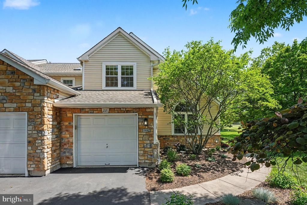 221 Canterbury Court, Blue Bell, PA 19422 Main Photo