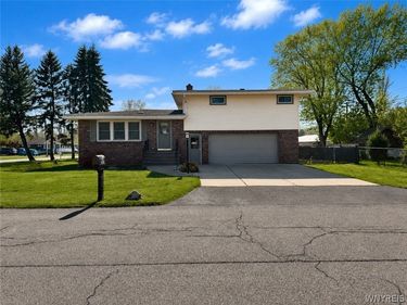 1626 S Bend Lane , Hamburg, NY 14085
