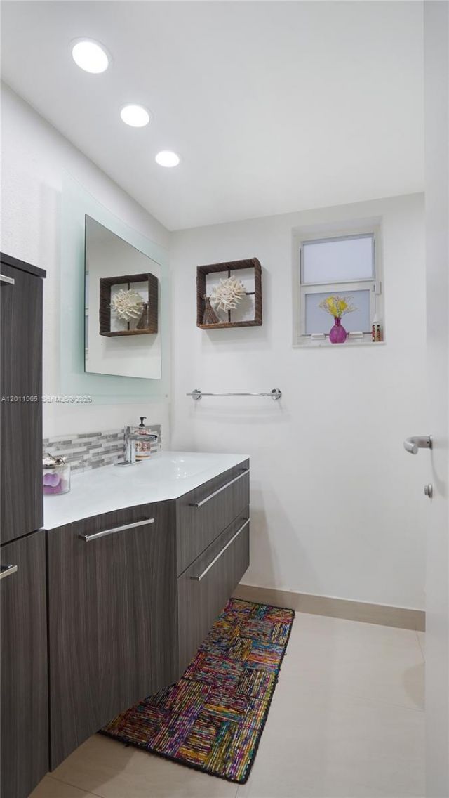 1000 SW 12th St, Unit 203, Fort Lauderdale, FL 33315 Photo