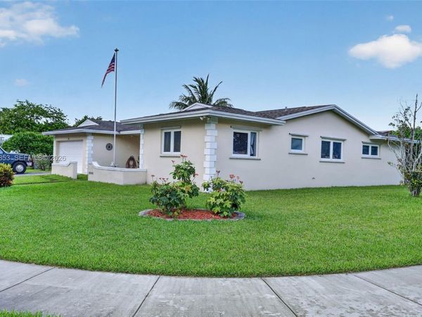 18543 SW 91st Ave, Cutler Bay, FL 33157