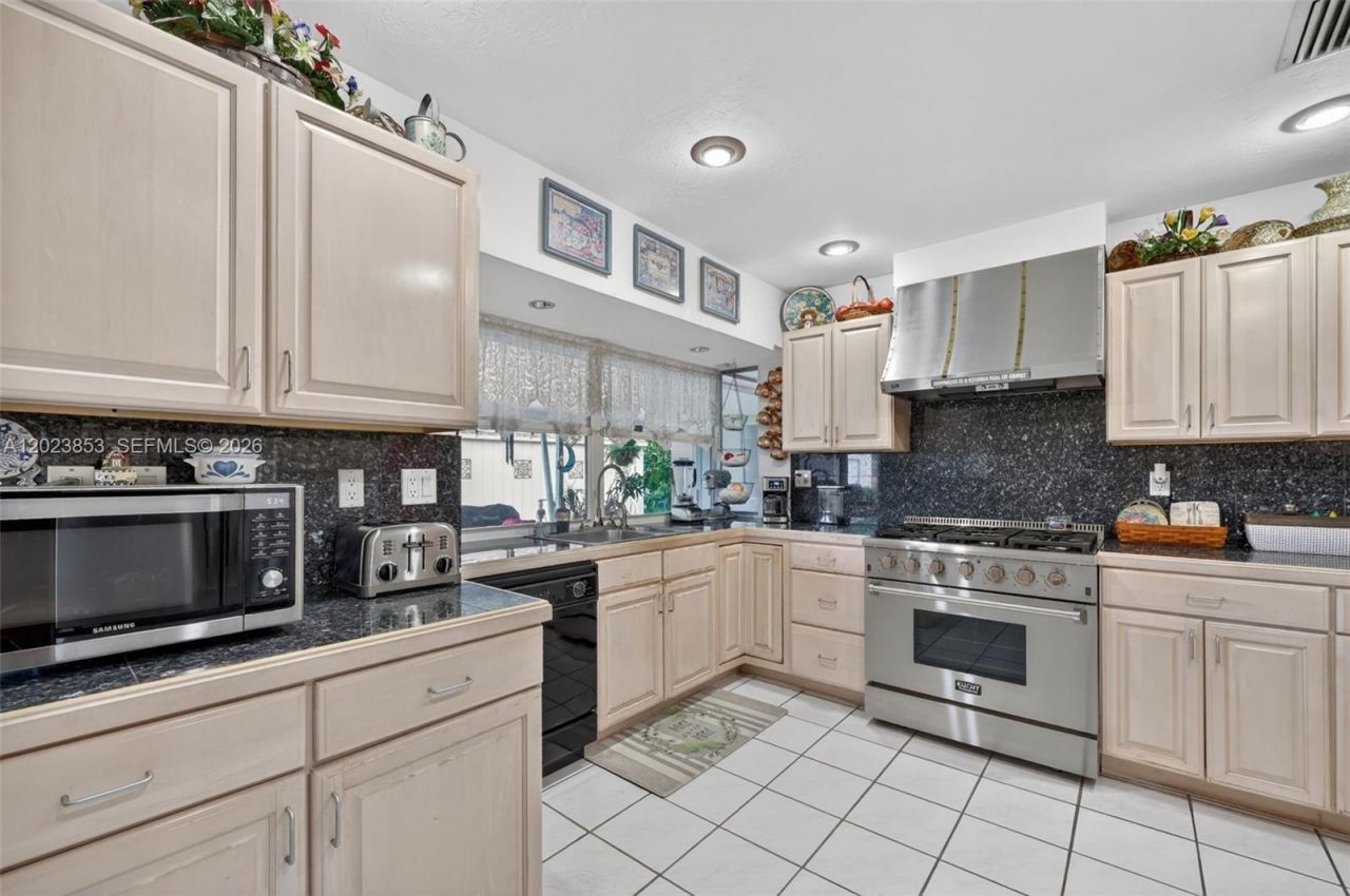 18543 SW 91st Ave, Cutler Bay, FL 33157 Photo