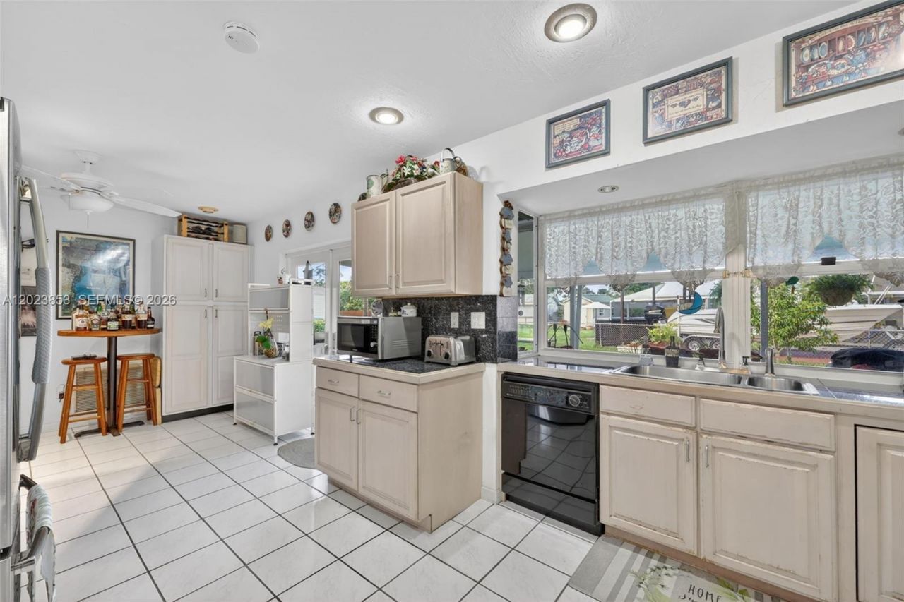 18543 SW 91st Ave, Cutler Bay, FL 33157 Photo