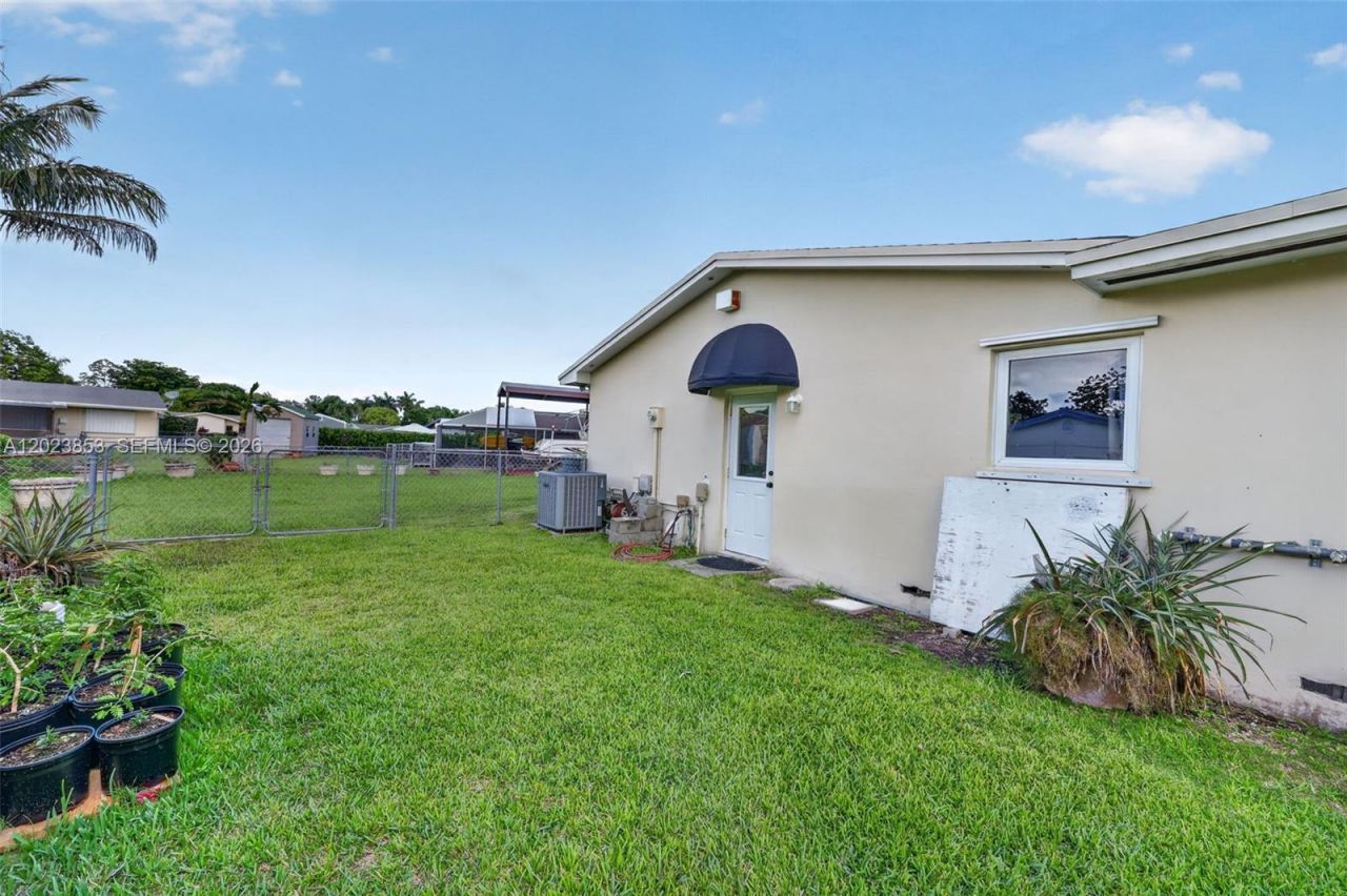 18543 SW 91st Ave, Cutler Bay, FL 33157 Photo