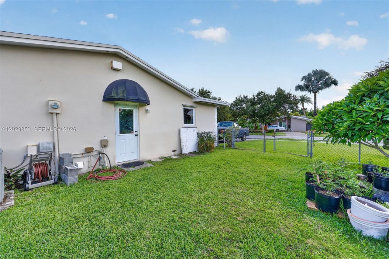 18543 SW 91st Ave, Cutler Bay, FL 33157 Photo