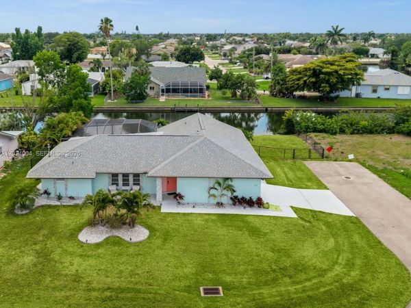 2102 SE 8th Place , Cape Coral, FL 33990