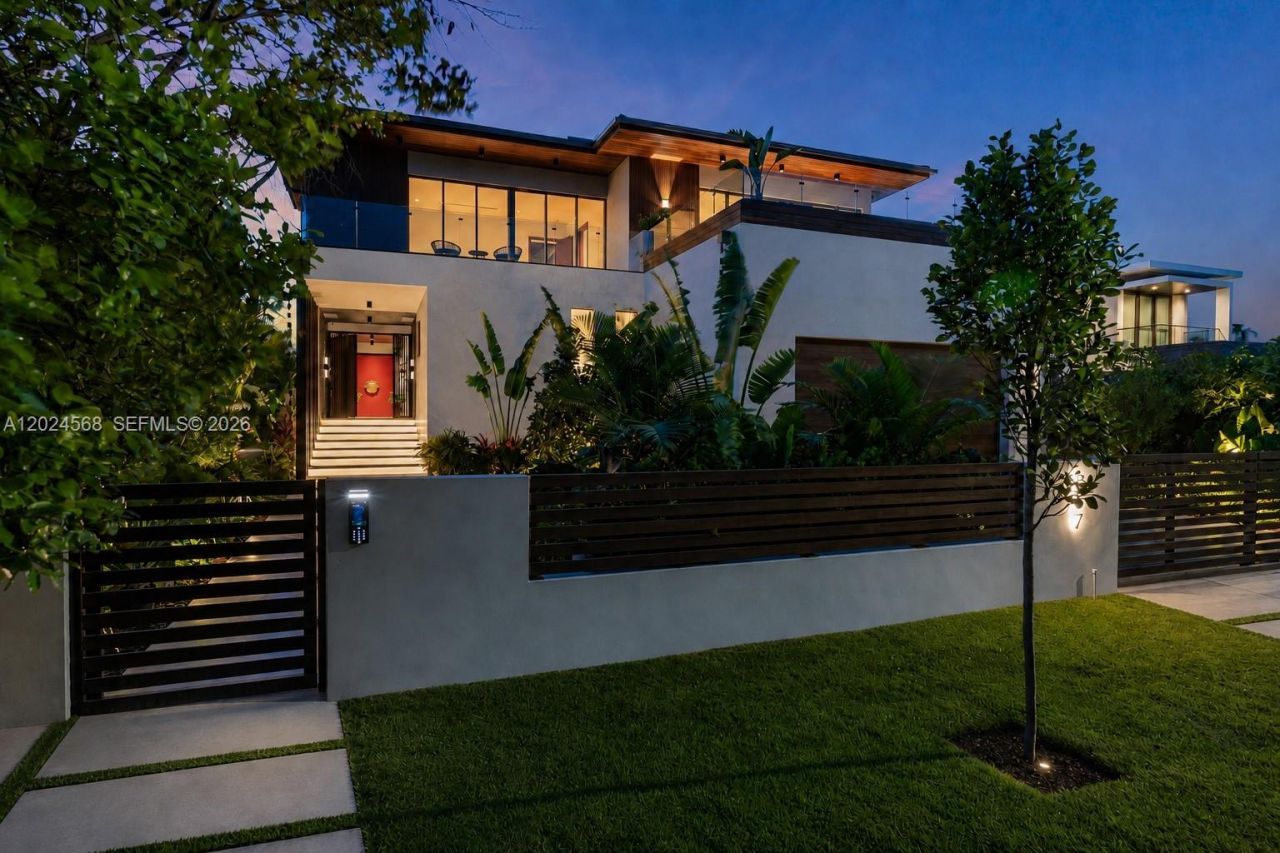 857 N Shore Dr , Miami Beach, FL 33141 Photo