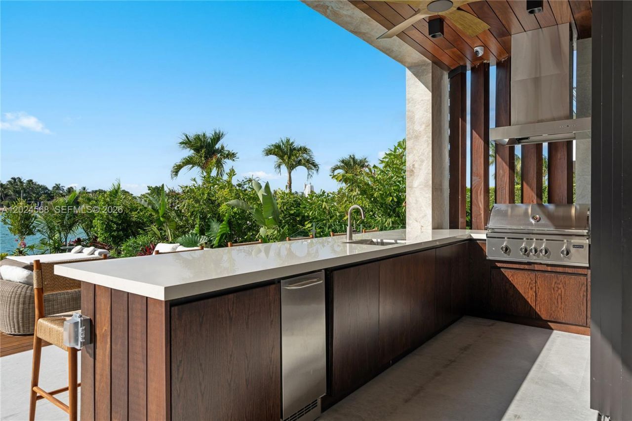 857 N Shore Dr , Miami Beach, FL 33141 Photo