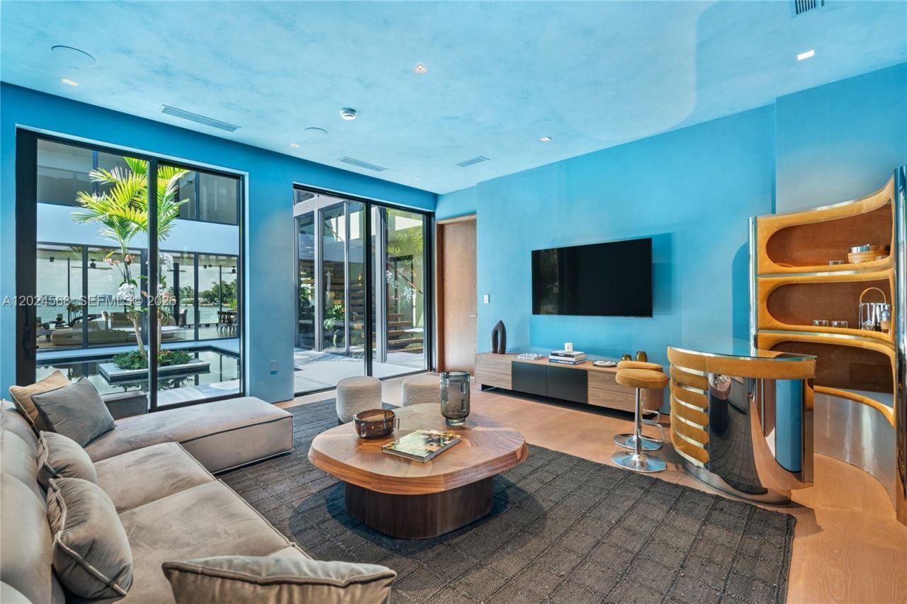 857 N Shore Dr , Miami Beach, FL 33141 Photo