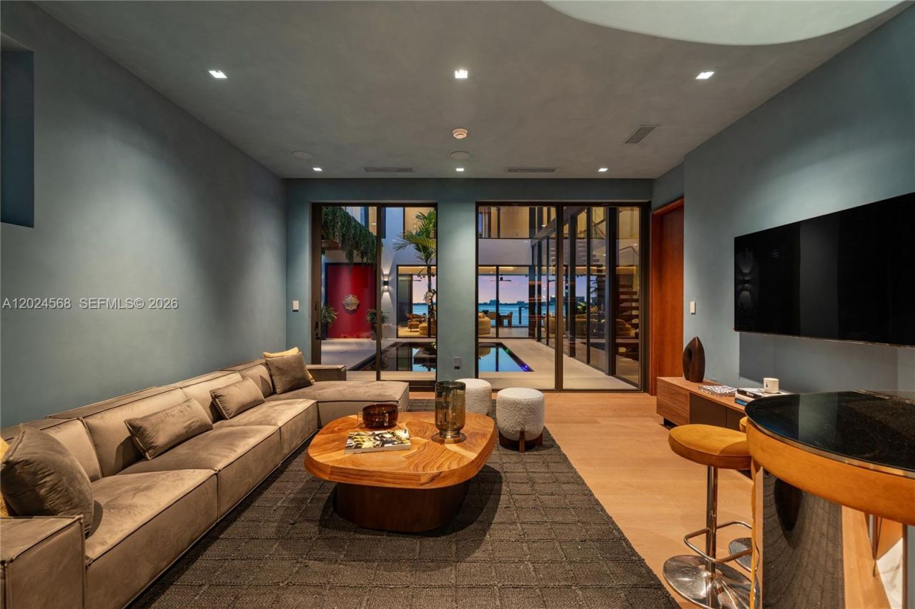 857 N Shore Dr , Miami Beach, FL 33141 Photo