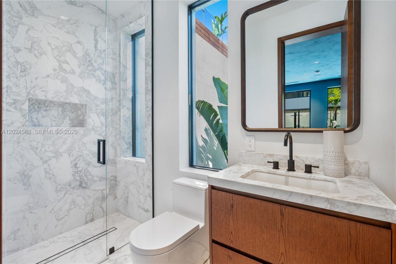 857 N Shore Dr , Miami Beach, FL 33141 Photo