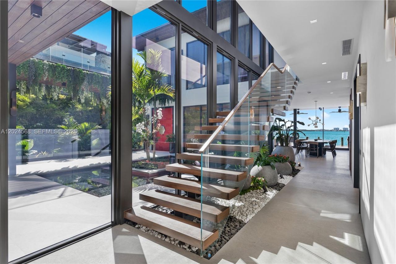 857 N Shore Dr , Miami Beach, FL 33141 Photo