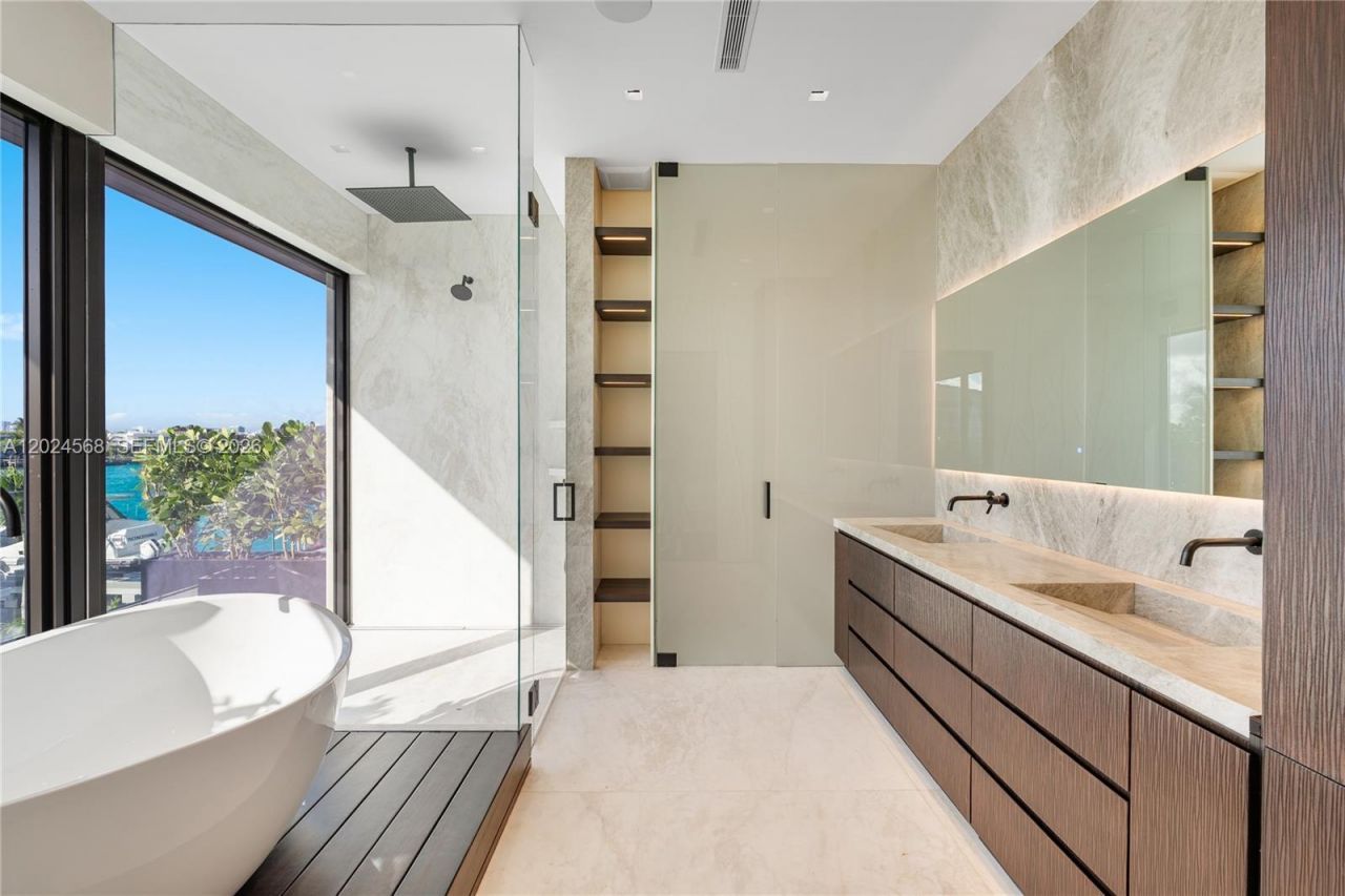 857 N Shore Dr , Miami Beach, FL 33141 Photo