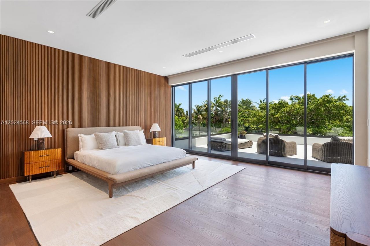 857 N Shore Dr , Miami Beach, FL 33141 Photo