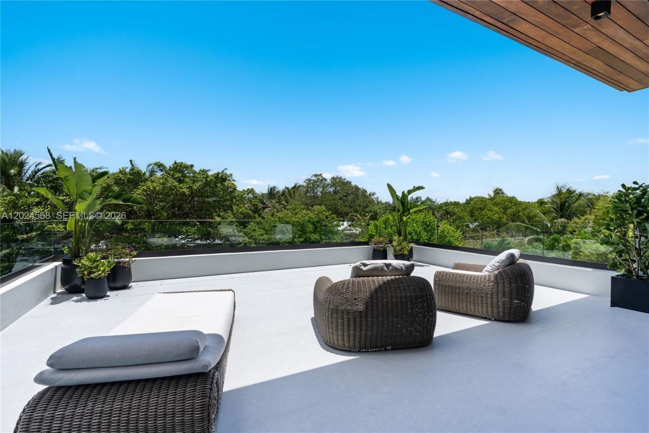 857 N Shore Dr , Miami Beach, FL 33141 Photo