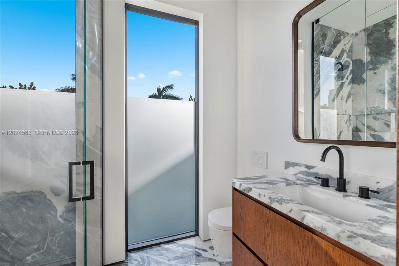 857 N Shore Dr , Miami Beach, FL 33141 Photo