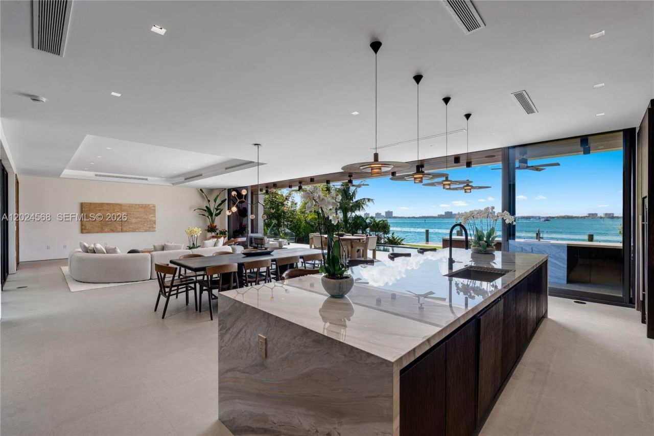 857 N Shore Dr , Miami Beach, FL 33141 Photo