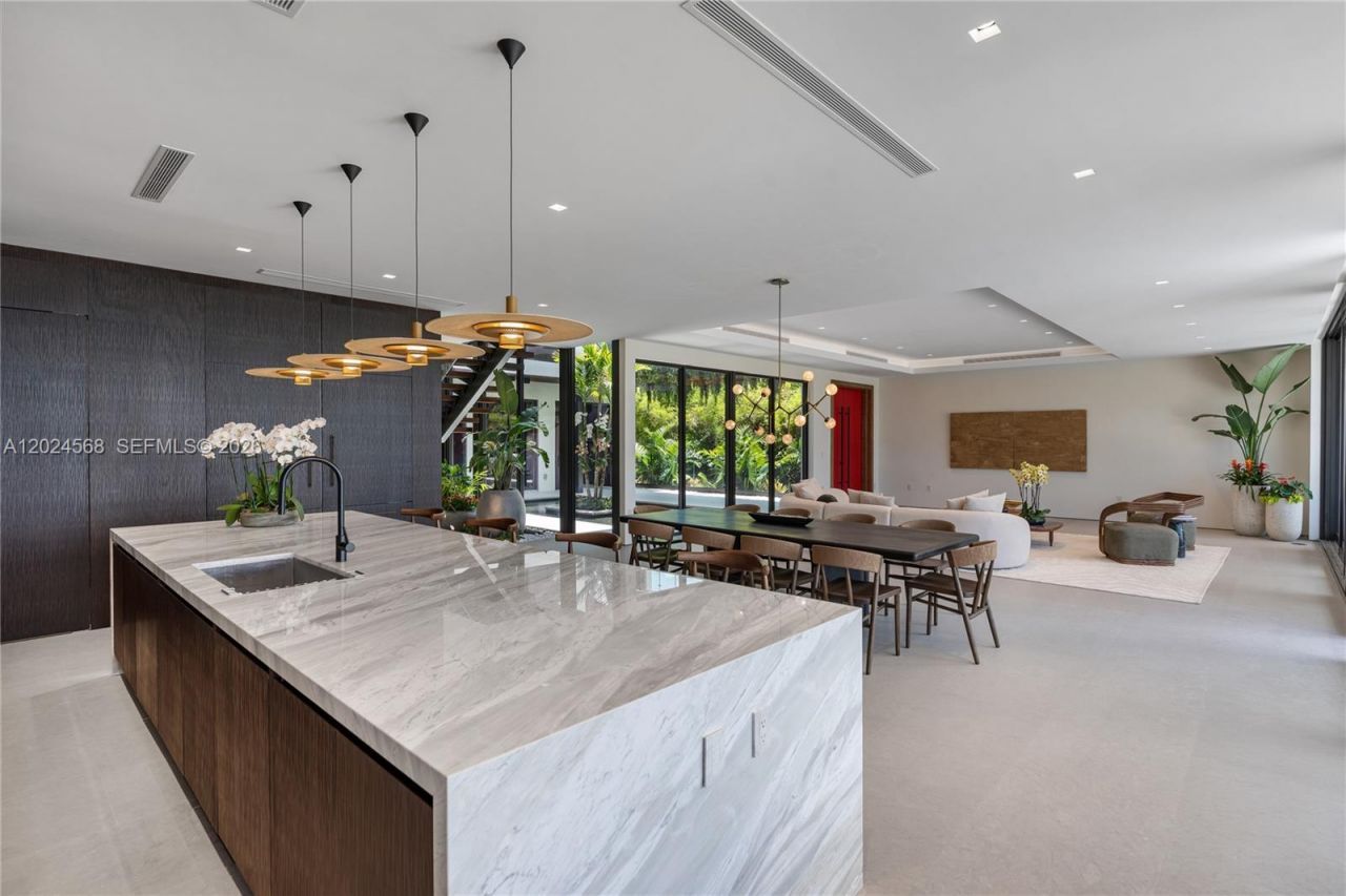 857 N Shore Dr , Miami Beach, FL 33141 Photo