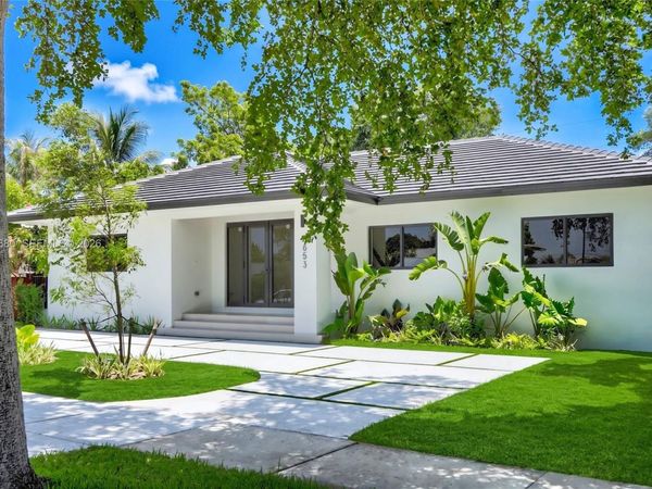 6853 S Waterway Dr , Miami, FL 33155