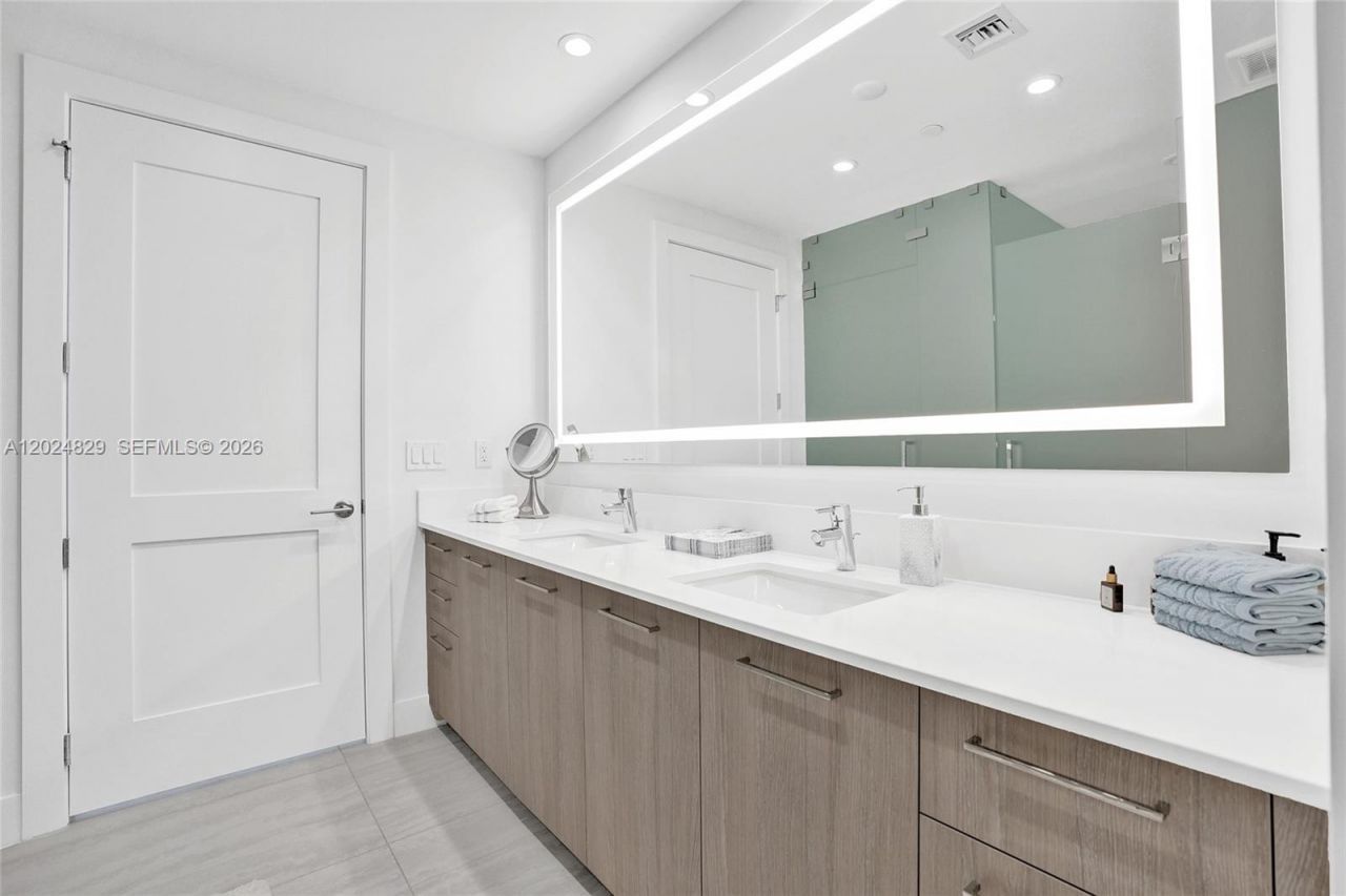 153 N Seabreeze , Unit 1403, Fort Lauderdale, FL 33304 Photo