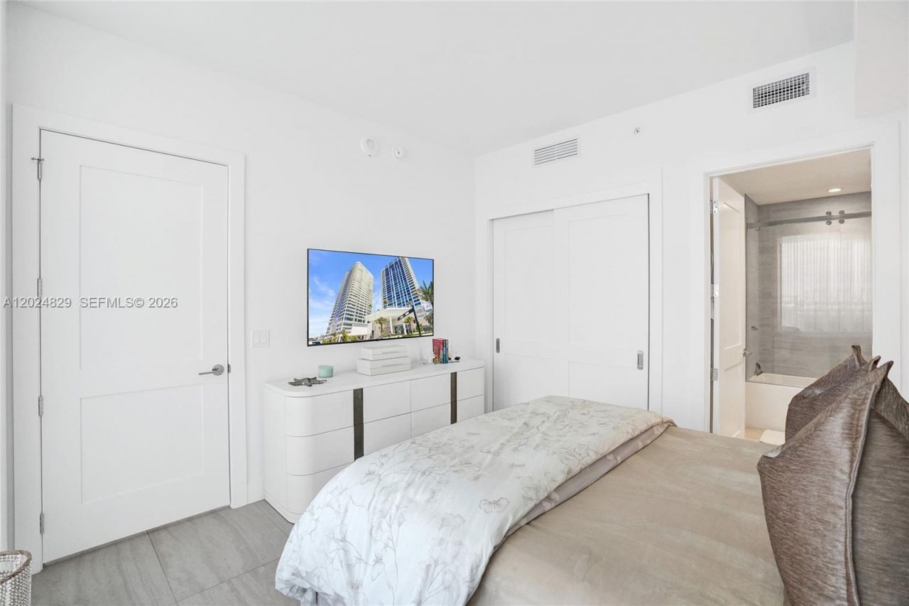 153 N Seabreeze , Unit 1403, Fort Lauderdale, FL 33304 Photo