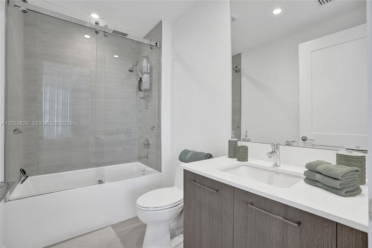 153 N Seabreeze , Unit 1403, Fort Lauderdale, FL 33304 Photo
