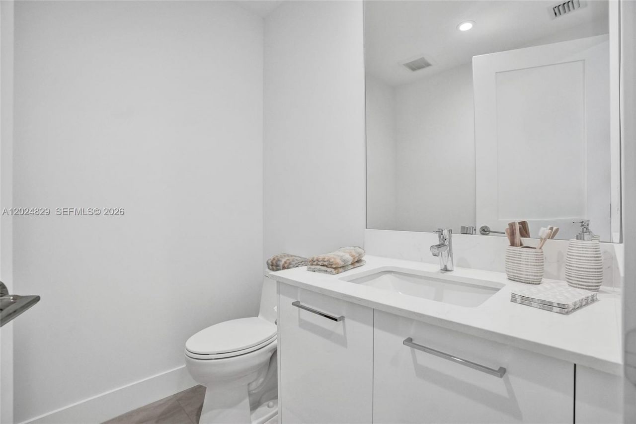 153 N Seabreeze , Unit 1403, Fort Lauderdale, FL 33304 Photo