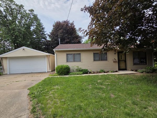 2317 23rd Street Court , Bettendorf, IA 52722
