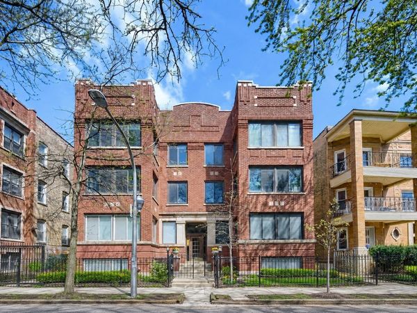 942 W Belle Plaine Avenue , Unit 3E, Chicago, IL 60613
