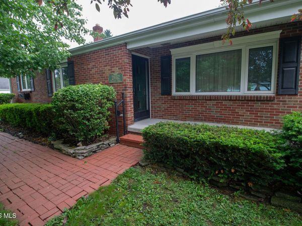 28552 Mccarty Drive, Perrysburg, OH 43551